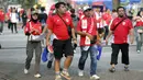 Jelang laga timnas Indonesia melawan China pada lanjutan putaran ketiga Kualifikasi Piala Dunia 2026 zona Asia grup C, pendukung skuad Garuda mulai memadati area Stadion Utama Gelora Bung Karno, Jakarta, Kamis (5/6/2025). (Liputan6.com/Helmi Fithriansyah)