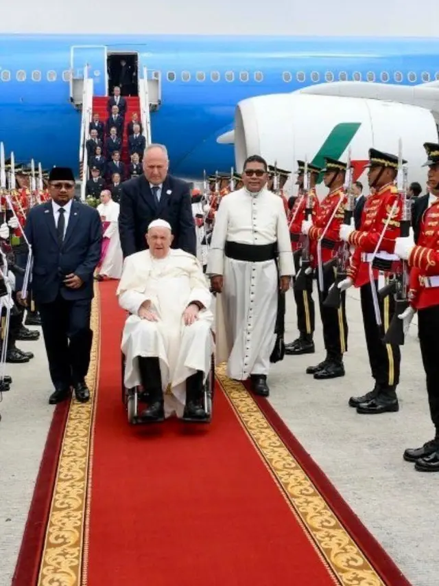 Paus Fransiskus saat Kunjungan ke Indonesia. [@franciscus]