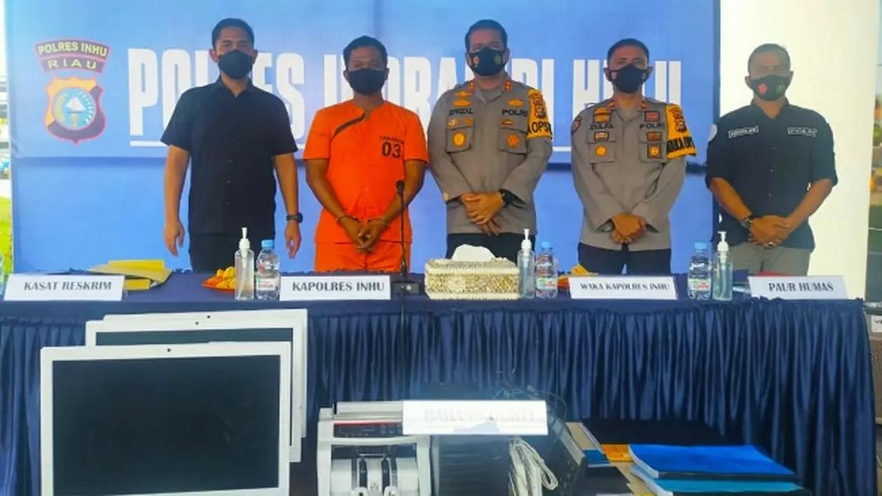 Konferensi pers penipuan Rp60 miliar oleh PNS di Polres Indragiri Hulu.