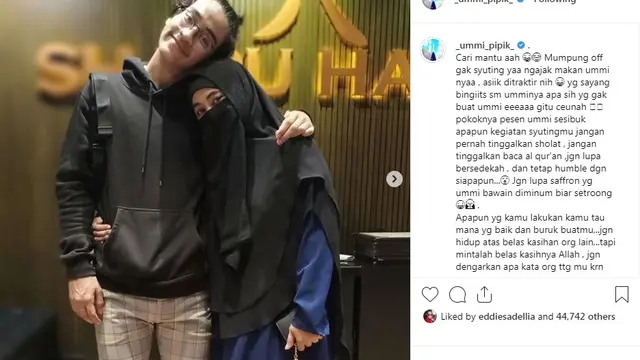 Umi Pipik dan Abizar (Foto: Instagram/@_ummi_pipik_)