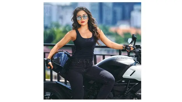 Awet Muda, Ini 7 Pesona Istri Ari Wibowo yang Curi Perhatian