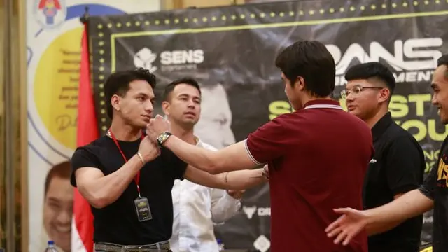 7 Potret El Rumi dan Jefri Nichol yang Bakal Tanding Tinju