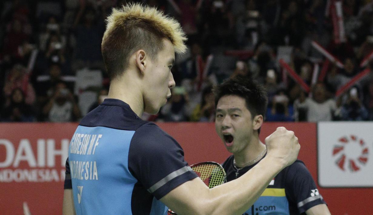 Ganda putra Indonesia, Kevin Sanjaya / Marcus Gideon, merayakan kemenangan atas ganda Jerman pada Indonesia Masters 2019 di Istora Senayan, Jakarta, Rabu (23/1). Kevin / Marcus lolos ke 16 besar. (Bola.com/M. Iqbal Ichsan)