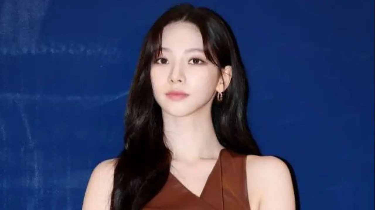 Layaknya Dewi, Karina aespa Tampil Memukau Pakai Dress dan Tas Anyaman di Acara Bottega Veneta