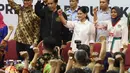Presiden Joko Widodo bersama Iriana Jokowi saat sosialisasi Program Keluarga Harapan (PKH) Tahun 2019 di Gelanggang Remaja, Jakarta, Senin (3/12). Jokowi berharap penambahan PKH bisa digunakan sebaik-baiknya bagi keluarga. (Liputan6 com/Angga Yuniar)