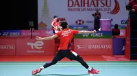 Tunggal putra Indonesia Jonatan Christie mengembalikan kok ke arah pemain India Srikanth Kidambi pada babak 16 besar Indonesia Masters 2021 di Bali International Convention Centre & Westin Resort, Kamis (18/11/2021). Jojo, sapaan akrab Jonatan Christie, kalah 21-13, 18-21 dan 15-21. (HUMAS PP PBSI)