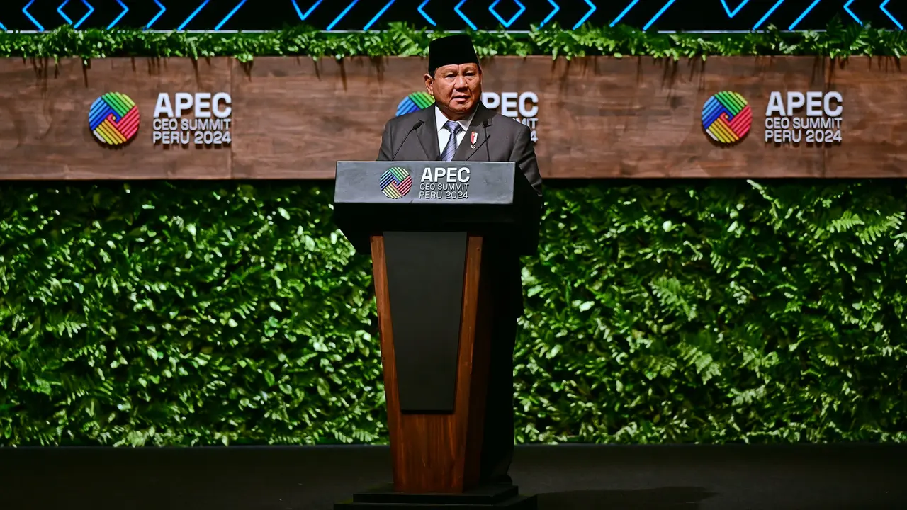 Presiden RI Prabowo Subianto saat berbicara dalam KTT APEC CEO Summit di Lima, Peru, disiarkan di Youtube Sekretariat Presiden, Jumat (15/10/2024).