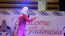 Atlet Wushu Putri asal Iran, tengah berlatih sebelum tanding pada Kejuaraan Dunia Wushu 2015 di Istora, Senayan, Jakarta, Senin (16/11/2015). (Bola.com/Nicklas Hanoatubun)