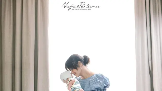 7 Pemotretan Terbaru Bunga Jelitha dan Syamsir Alam Bersama Buah Hati