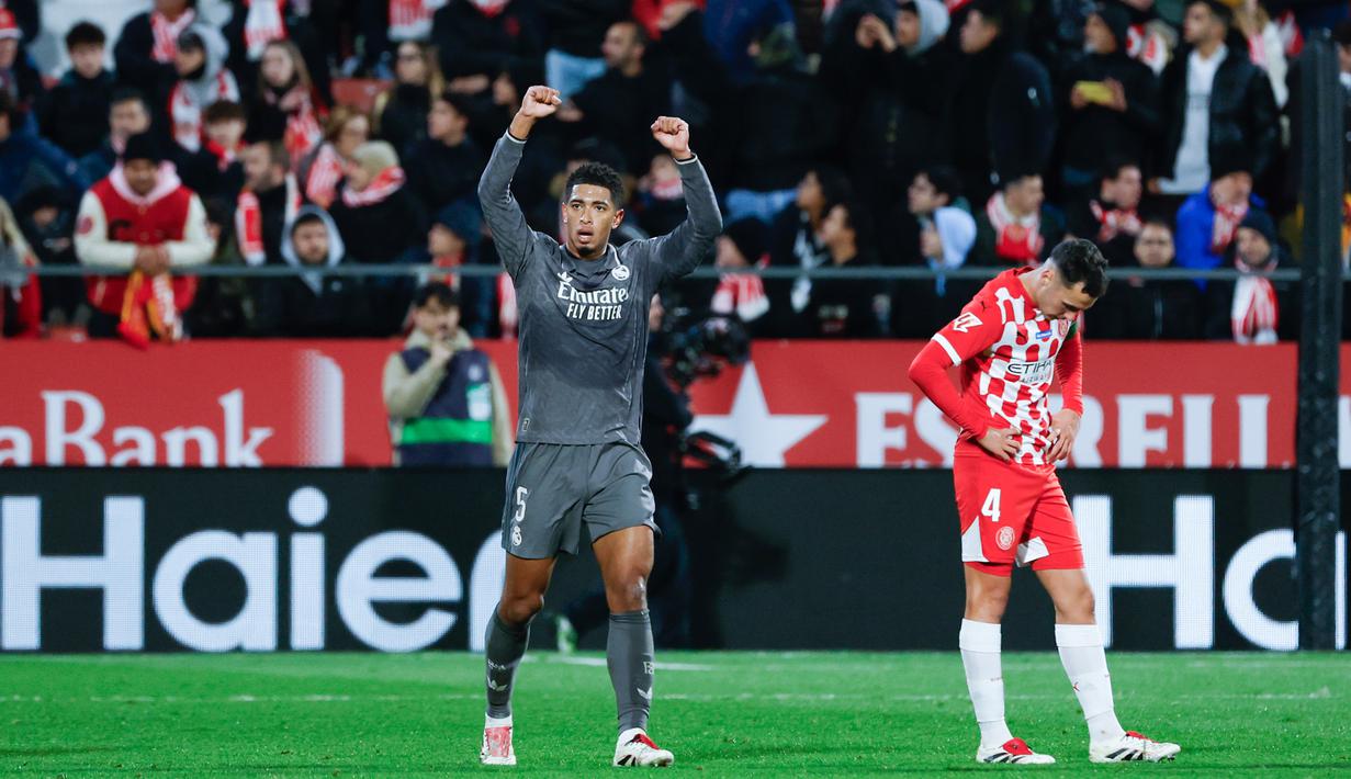 Real Madrid membuka skor melalui Jude Bellingham di babak pertama. Los Blancos kemudian menambah gol di babak kedua berkat aksi Arda Guler dan Kylian Mbappe. (AP Photo/Joan Monfort)