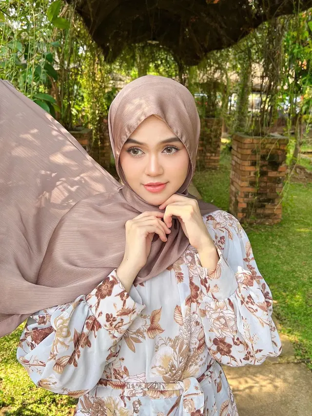 6 Potret Indrayani Rusady Keponakan Paramitha Rusady, Kini Tampil Berhijab