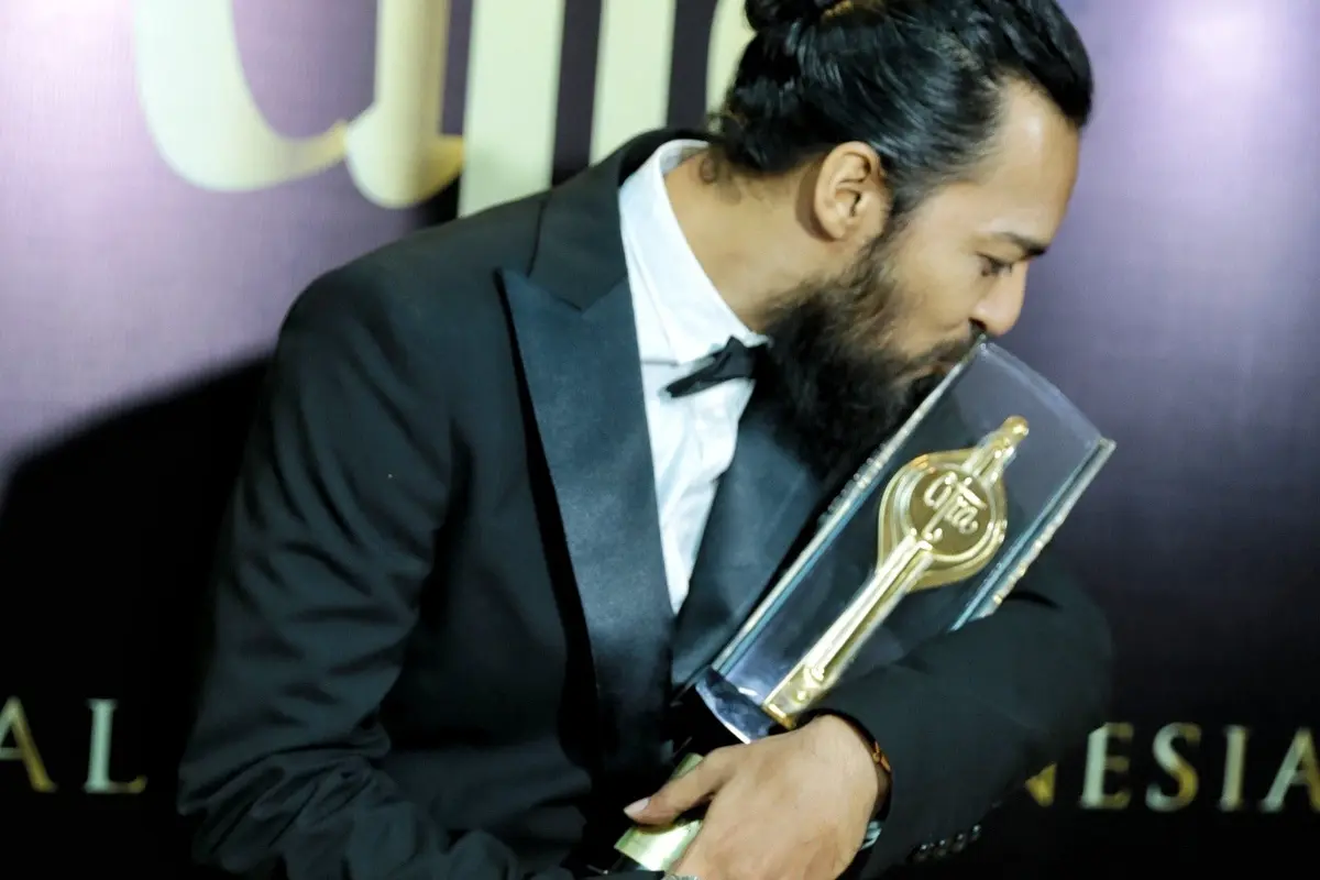[Bintang] Alex Abbad