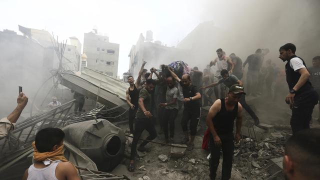 Upaya Penyelamatan Korban di Gaza