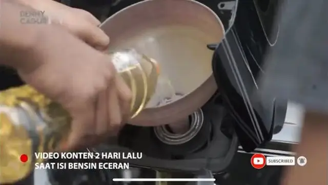 Denny Cagur kemudian memperlihatkan apa yang terjadi sesungguhnya saat mengisi bensin mobil Raffi Ahmad (YouTube/ DennyCagurTV)