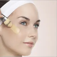 Ilustrasi memakai foundation. (Sumber foto: pinterest)