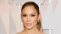 Jennifer Lopez tampil cantik di Oscar 2015