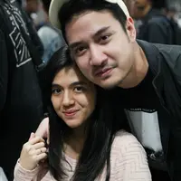 "Pasti (dibuatkan lagu). Karena pasti kalau anak lahir pasti lebih banyak inspirasi yang muncul kan. Menambah kreativitas, jadi mungkin gue bakalan bikinin lagu," kata DJ Una ditemui di Jakarta, Rabu (18/10/2017). (Nurwahyunan/Bintang.com)