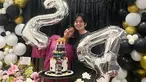 Pertambahan usia membuat Shenina Cinnamon merasa bahagia karena mendapat kejutan romantis dari sang kekasih. Ia mengaku senang saat Angga Yunanda mengadakan birthday party hingga memberinya hadiah. (Liputan6.com/IG/@angga)