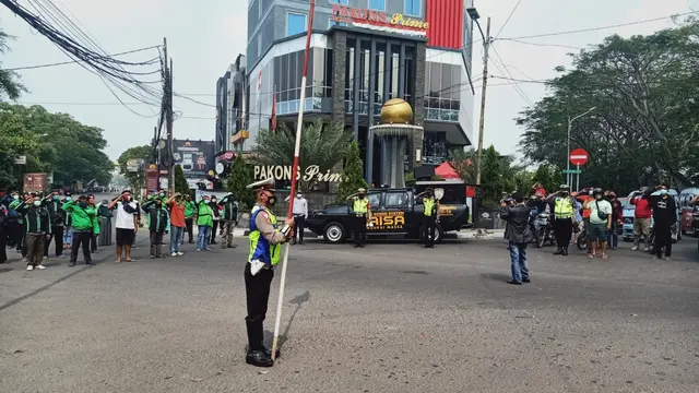 Detik-Detik Proklamasi, Warga Tangerang Hentikan Kendaraan untuk Beri Hormat