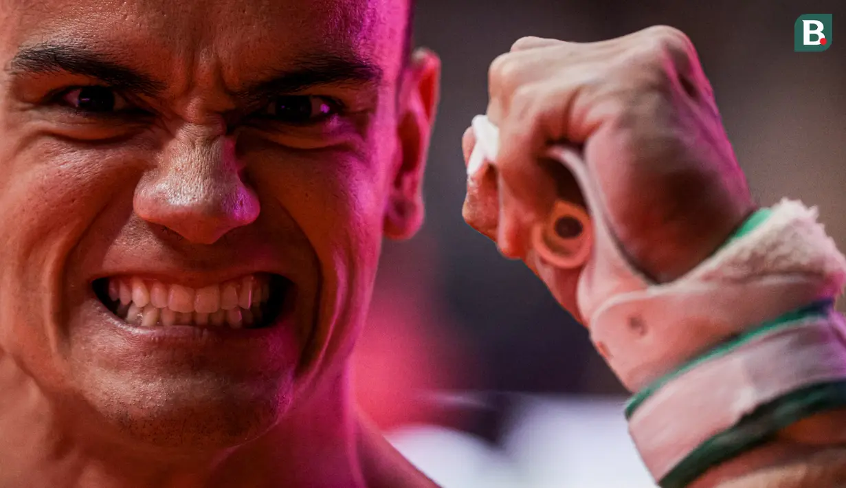 <p>Pesenam Brasil, Caio Souza melakukan selebrasi setelah beraksi pada nomor gelang-gelang kategori final aparatus putra Kejuaraan Dunia Gimnastik 2025 di Indonesia Arena, Senayan, Jakarta, Jumat (24/10/2025). (Bola.com/Bagaskara Lazuardi)</p>