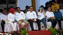 Gubernur DKI Basuki Tjahaja didampingi Wagub Djarot Saiful Hidayat menghadiri pembukaan pagelaran Jakarnaval di Monas, Jakarta, Minggu (7/6). Acara ini dalam rangka perayaan HUT Jakarta ke-488. (Liputan6.com/Faisal R Syam)