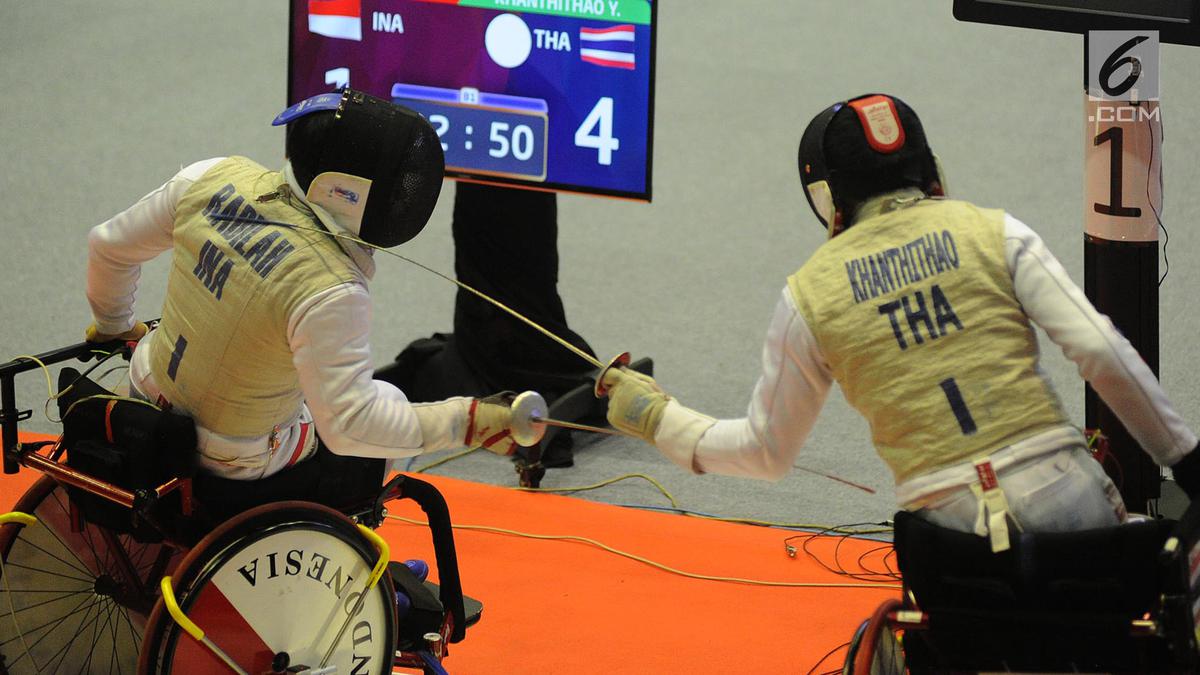 FOTO: Perjuangan Tim Anggar Kursi Roda Indonesia Melawan Thailand