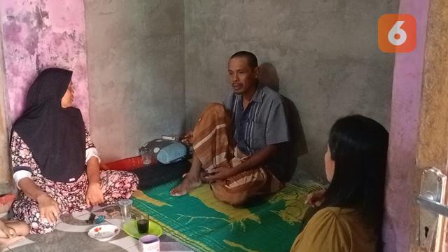 Muhyani, penjaga kambing yang jadi tersangka, ditemui di kediamannya. (Jumat, 15/12/2023). (Yandhi Deslatama/Liputan6.com).