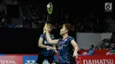 Pasangan Indonesia Greysia Polii/Apriyani Rahayu saat melawan wakil Bulgaria Gabriela Stoeva/Stefani Stoeva pada laga Indonesia Masters 2019 di Istora Senayan, Jakarta, Rabu (23/1). Pasangan Indonesia menang 22-20, 21-15. (Bola.com/M Iqbal Ichsan)