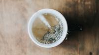 Ilustrasi teh. (dok. unsplash.com/Asnida Riani)