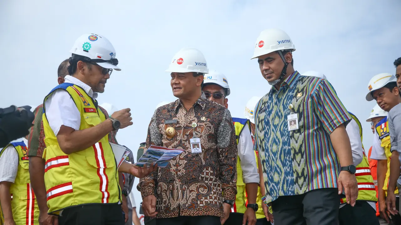 Tanggul Laut Difungsionalkan Januari 2026, Ahmad Luthfi Tinjau Progress Kolam Retensi Terboyo dan Sriwulan