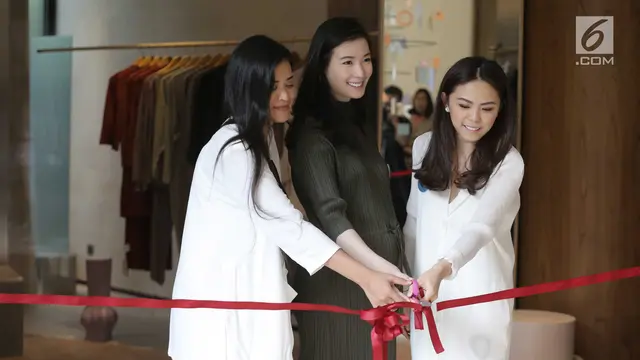 Launching Flagship Store Duma pertama