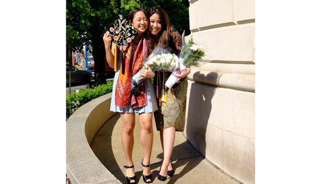 6 Potret Dita Karang Member Girlgrup Secret Number dan Kakaknya, Sibling Goals