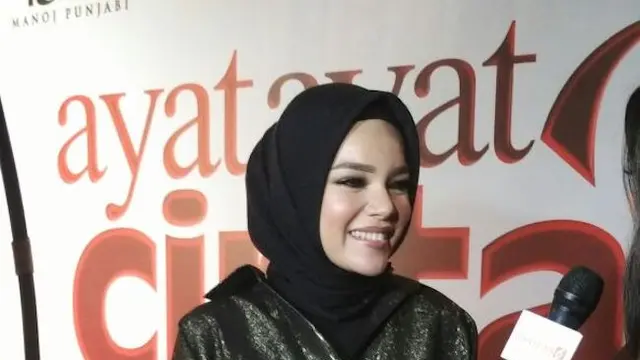 Dewi Sandra Cantik Gemerlap di Gala Premier AAC 2