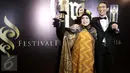 Anto Hoed dan Melly Goeslaw meraih Piala Citra untuk Penata Musik Terbaik dalam Festival Film Indonesia (FFI) 2016 di Taman Ismail Marzuki, Jakarta, Minggu (6/11). Penghargaan diterima lewat film Ada Apa Dengan Cinta 2. (Liputan6.com/Gempur M Surya)