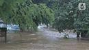 Kondisi Pool Blue Bird yang terendam banjir di kawasan Kramat Jati, Jakarta, Selasa (25/2/2020). Meluapnya Kali Cipinang membuat Pool Taksi Blue Bird yang berada tepat di samping kali ikut terdampak banjir. (Liputan6.com/Herman Zakharia)