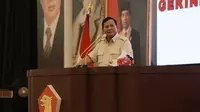 Ketua Umum (Ketum) Partai Gerindra Prabowo Subianto saat menghadiri Konsolidasi Akbar Partai Gerindra se-Jakarta Timur yang digelar di GOR Velodrom, Jakarta Timur, Minggu (16/7/2023). (Merdeka.com/Muhammad Genantan Saputra)