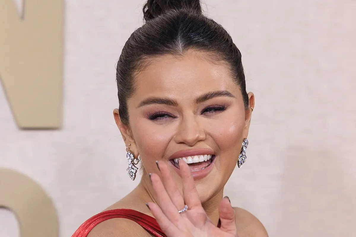 Selena Gomez di Golden Globes 2024. [Foto: TPG Images]