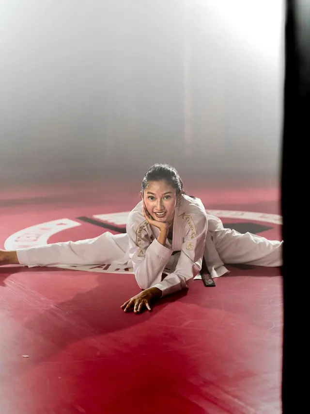 7 Pesona Claresta Taufan, Atlet Karate yang Kini Kian Populer di Layar Kaca