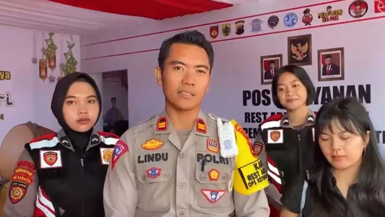 Dompet pemudik ditemukan Polwan yang sedang melaksanakan patroli sepeda di Pemalang. (Foto: Liputan6.com/Polres Pemalang)