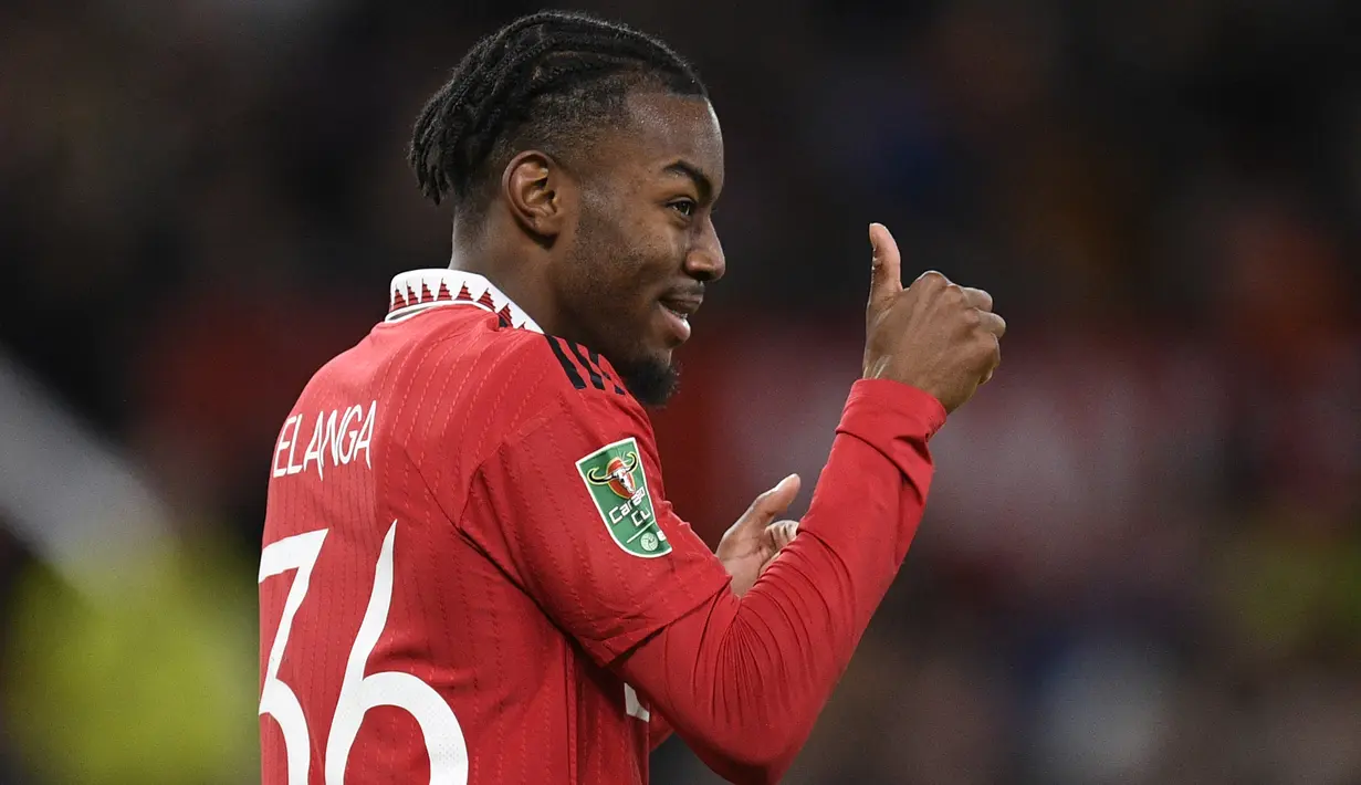 Anthony Elanga menjadi pemain muda terakhir Manchester United yang akhirnya dilepas permanen setelah gagal bersaing. Ia yang dipromosikan ke tim utama Manchester United sejak tengah musim 2021/2022 nyatanya hanya tampil 55 laga dan mayoritas sebagai pemain pengganti. Menjelang musim 2023/2024 berjalan, ia dilepas permanen ke Nottingham Forest dengan mahar 17,5 juta euro. (AFP/Oli Scarff)