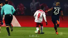 Naby Keita menjadi pemain kunci RB Leipzig saat menekuk Bayern Munchen 2-1. This video is presented by Ballball.