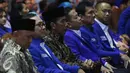 Presiden Joko Widodo (ketiga kiri) saat menghadiri acara Rapimnas PAN di Jakarta, Minggu (13/11).  Rapimnas tersebut beragendakan persiapan menghadapi Pilkada serentak 2017 dan perkembangan situasi politik di Indonesia. (Liputan6.com/Herman Zakharia)