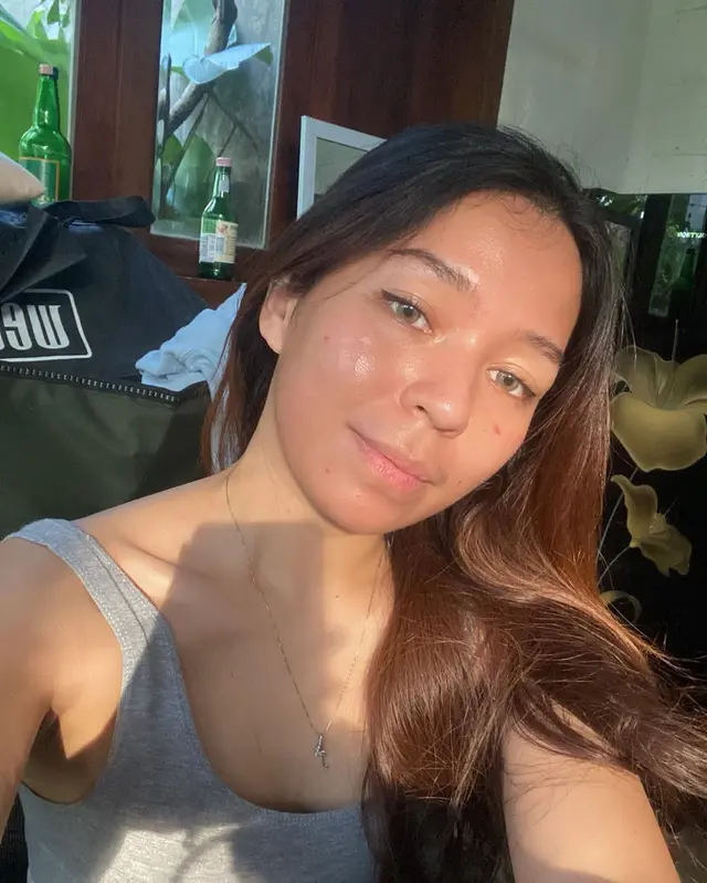 6 Potret Amanda Annete, putri angkat Dian Nitami yang bikin pangling