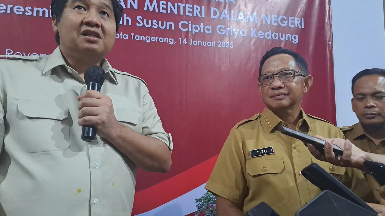 Menteri PKP Maruarar Sirait memantau langsung proses pemangkasan waktu dalam pengurusan Persetujuan Bangunan Gedung (PBG) di Kota Tangerang, Banten.