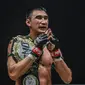 Juara dunia One Featherweight  Muay Thail Petchmorakot Petchyindee  (ONE Championship)