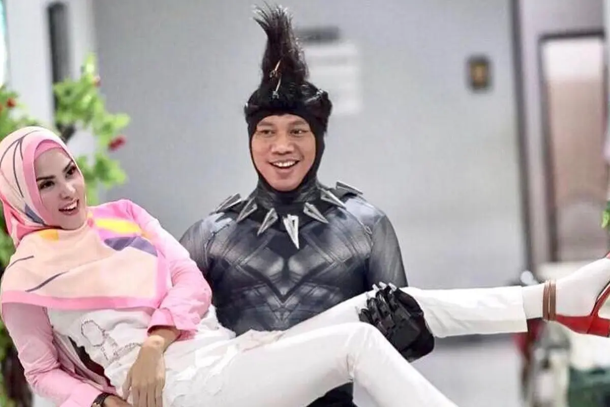 [Bintang] Vicky Prasetyo dan Angel Lelga