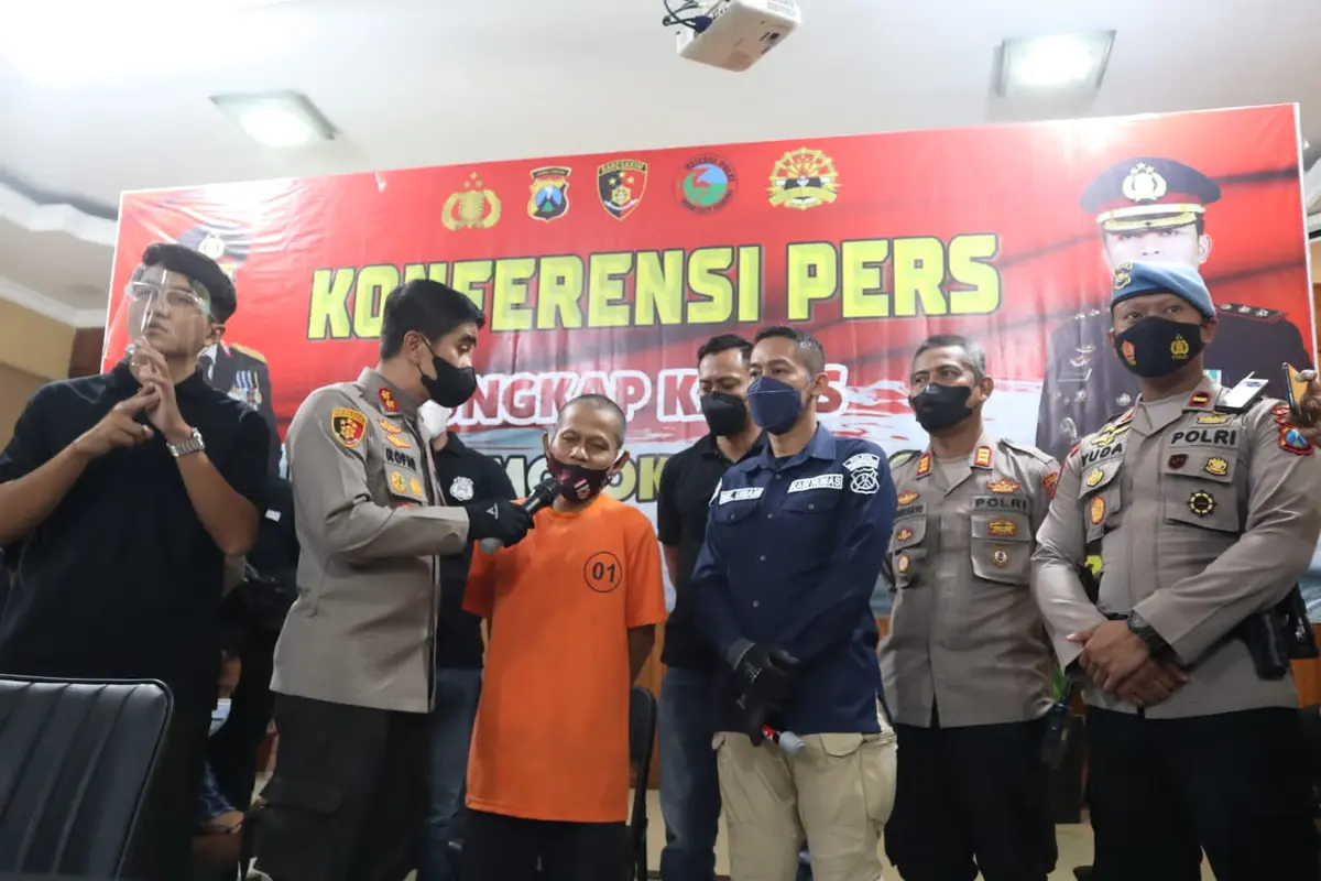 Tersangka Samino saat dibekuk polisi. (Dian Kurniawan/Liputan6.com)