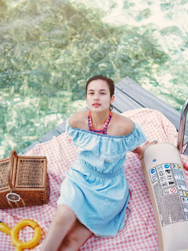 [Bintang] 8 Foto Cantik Chelsea Islan Saat Berlibur ke Maldives