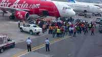  Jenazah penumpang AirAsia QZ8501 Khairunisa Haidar Fauzi diterbangkan ke Palembang (Liputan6.com/ Moch Harun Syah)