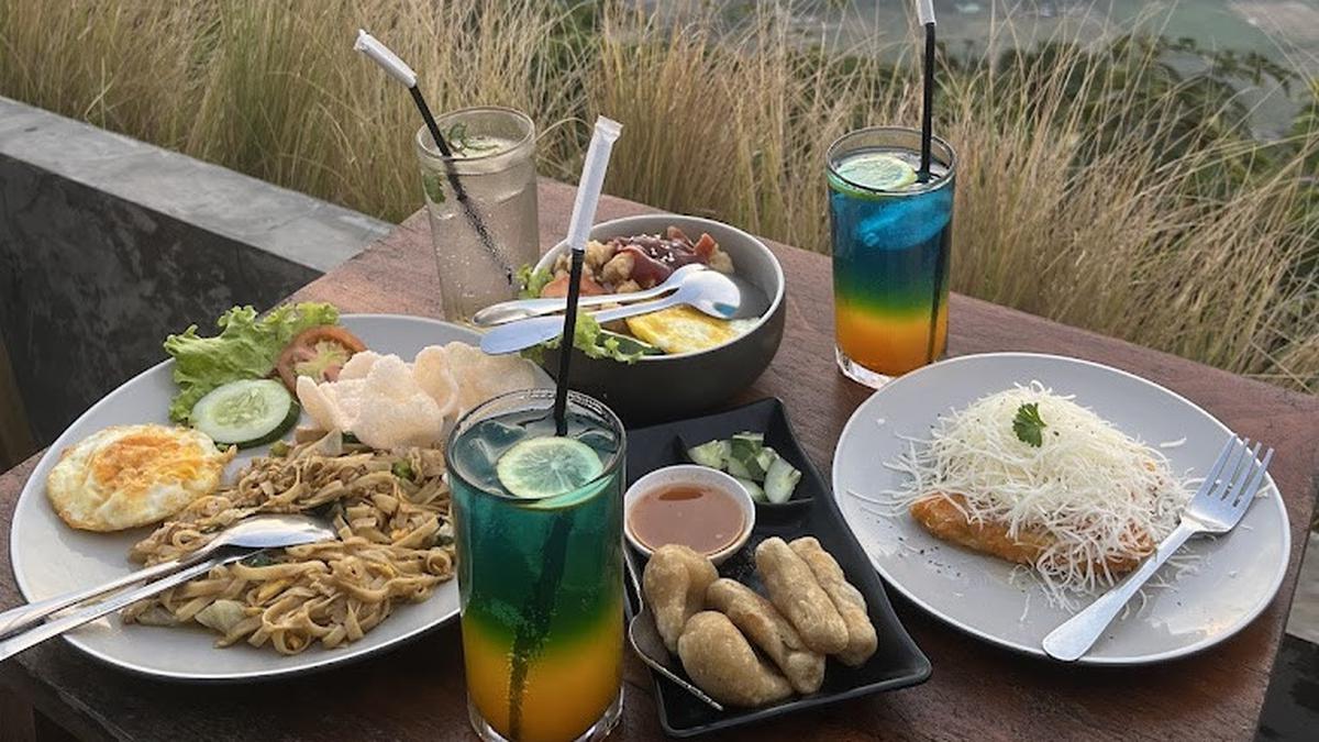 8 Rekomendasi Tempat Makan Dekat HeHa Sky View di 2026, Nikmati Kuliner dengan Pemandangan Memukau